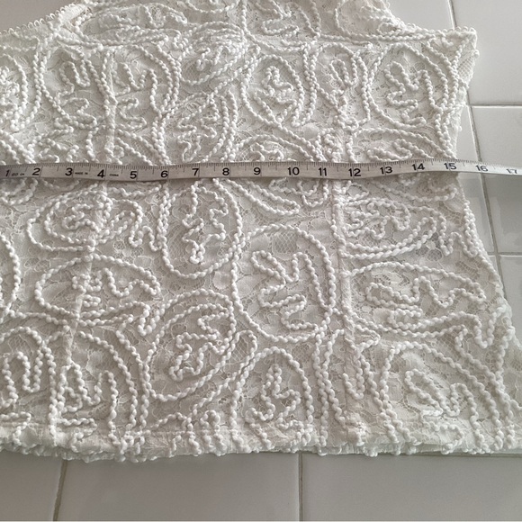 NWT White House Black Market Sleeveless Lace Shell Ecru - Picture 7 of 9